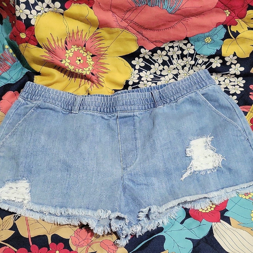 Aerie Women's M Elastic Waist Pull On Shorts Distressed With Pockets